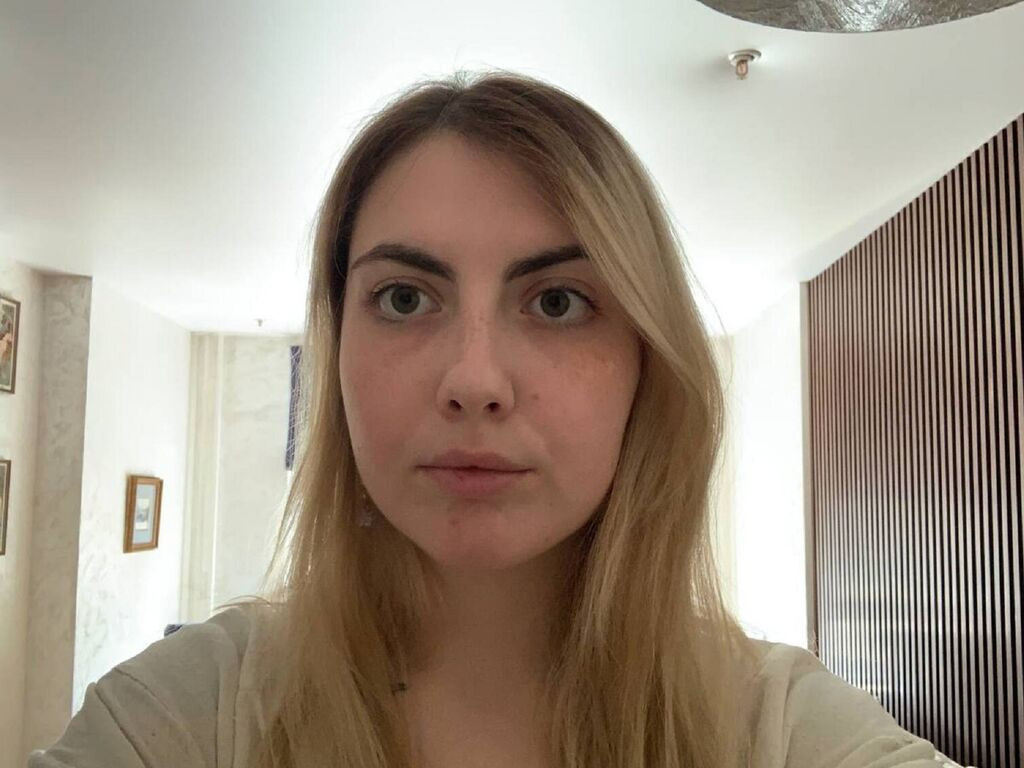 KrystaBenya LiveJasmin