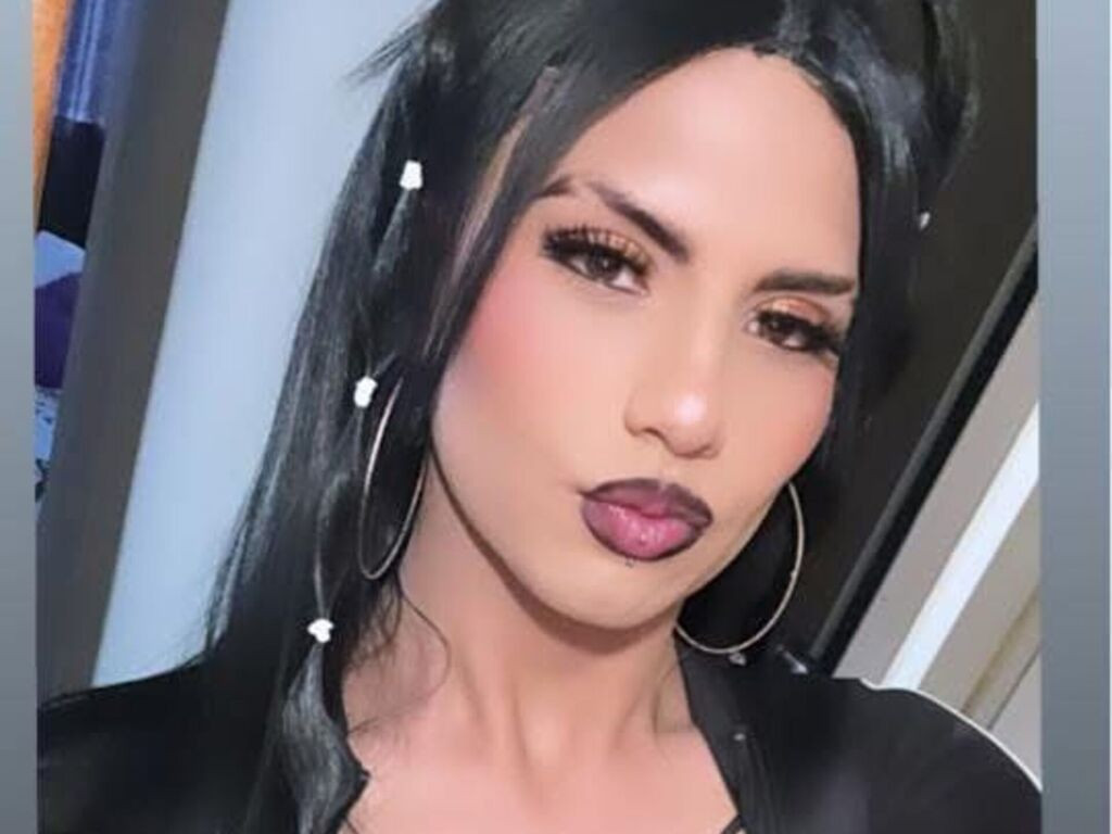 LauraZandu LiveJasmin