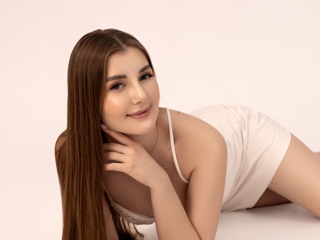 LeyaCharm LiveJasmin