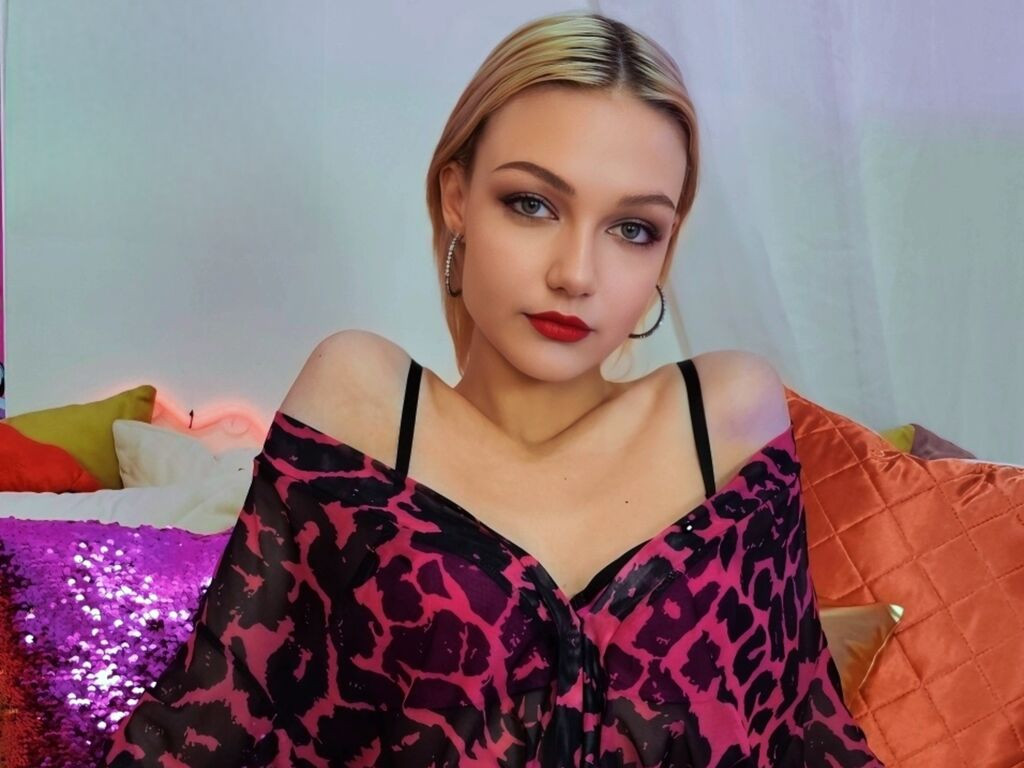 LinaLirian LiveJasmin