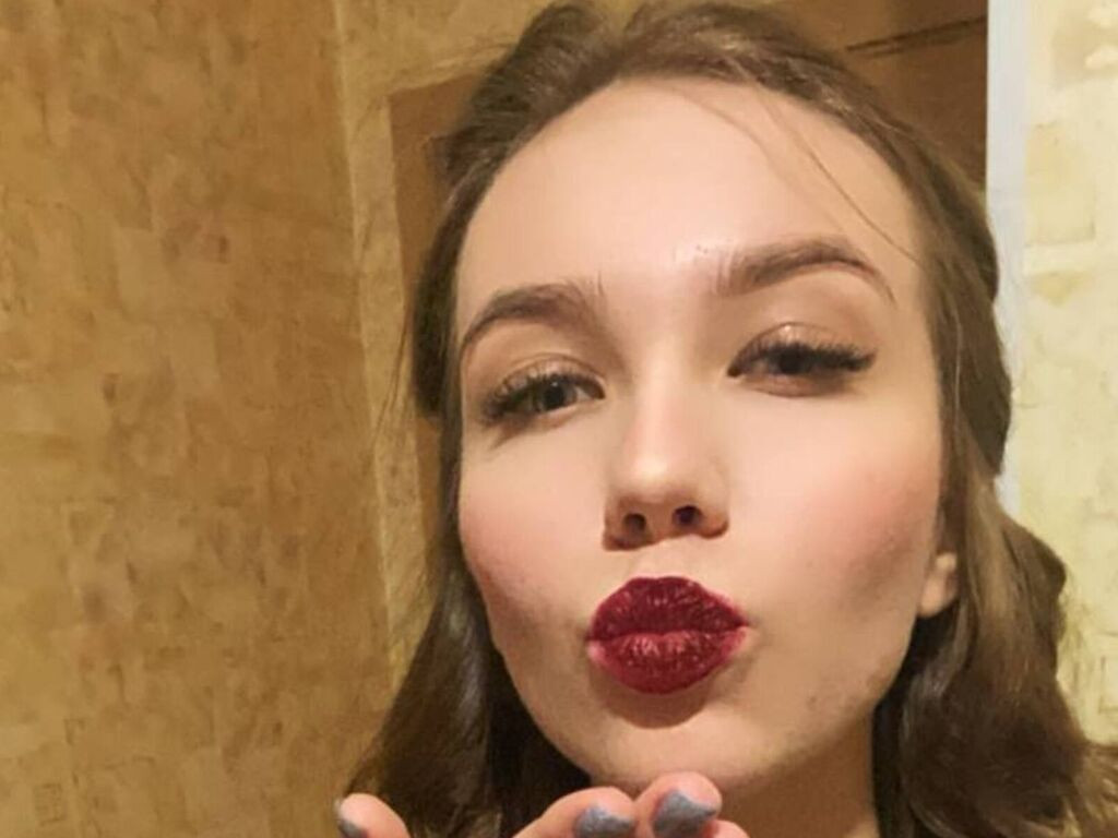 LisaFalse LiveJasmin