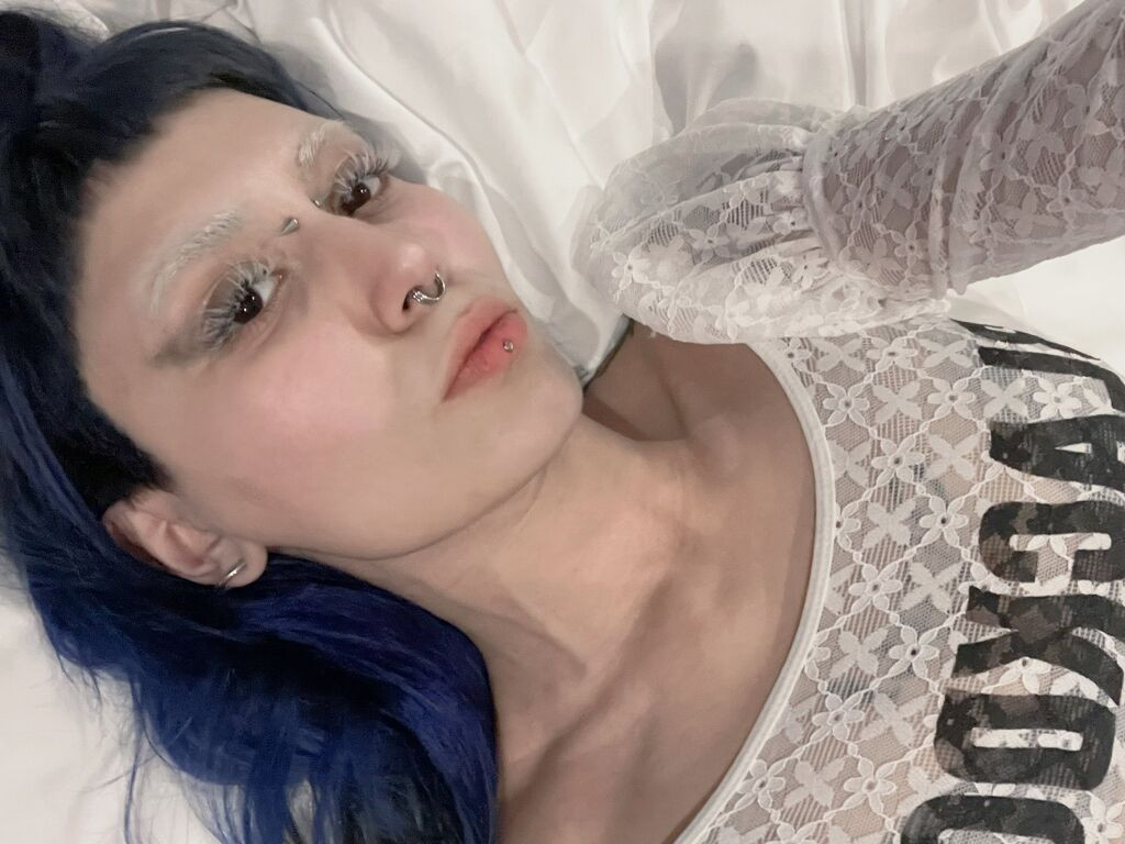 LolaAllien LiveJasmin