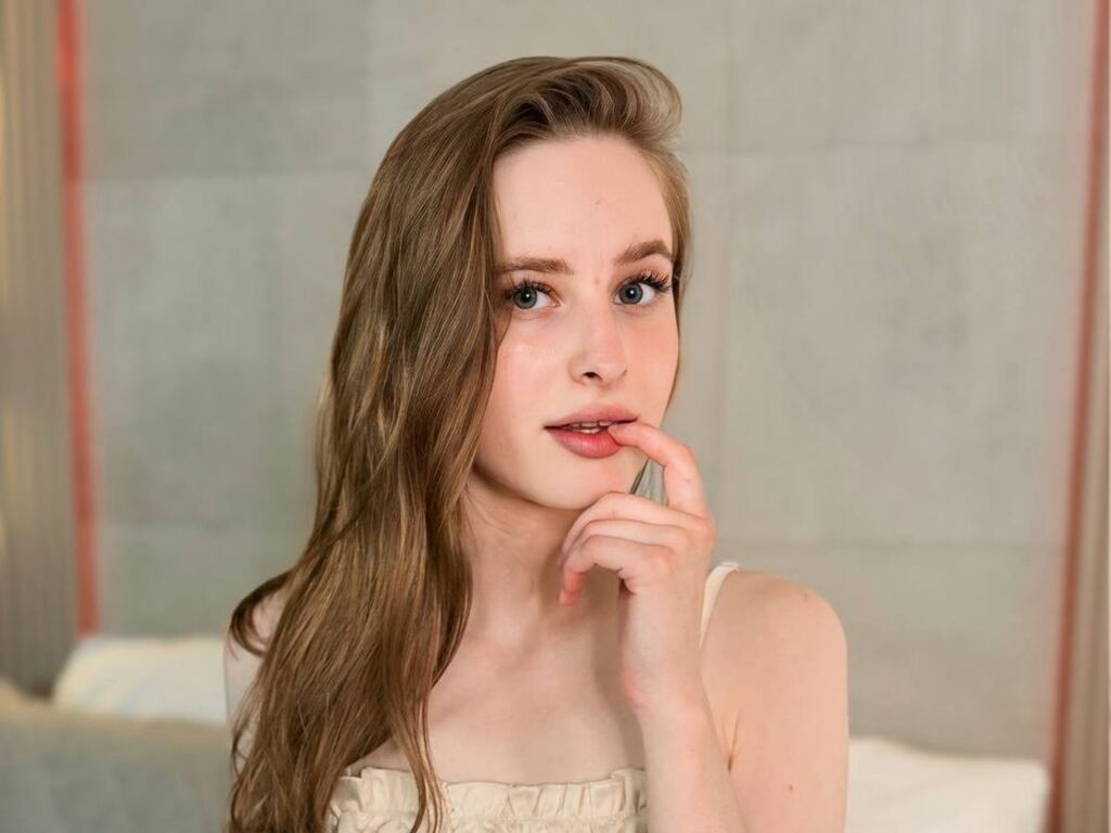 LoraVale Nude