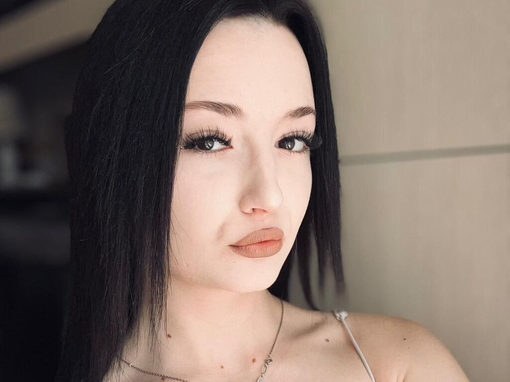 LouiseRodriquez LiveJasmin