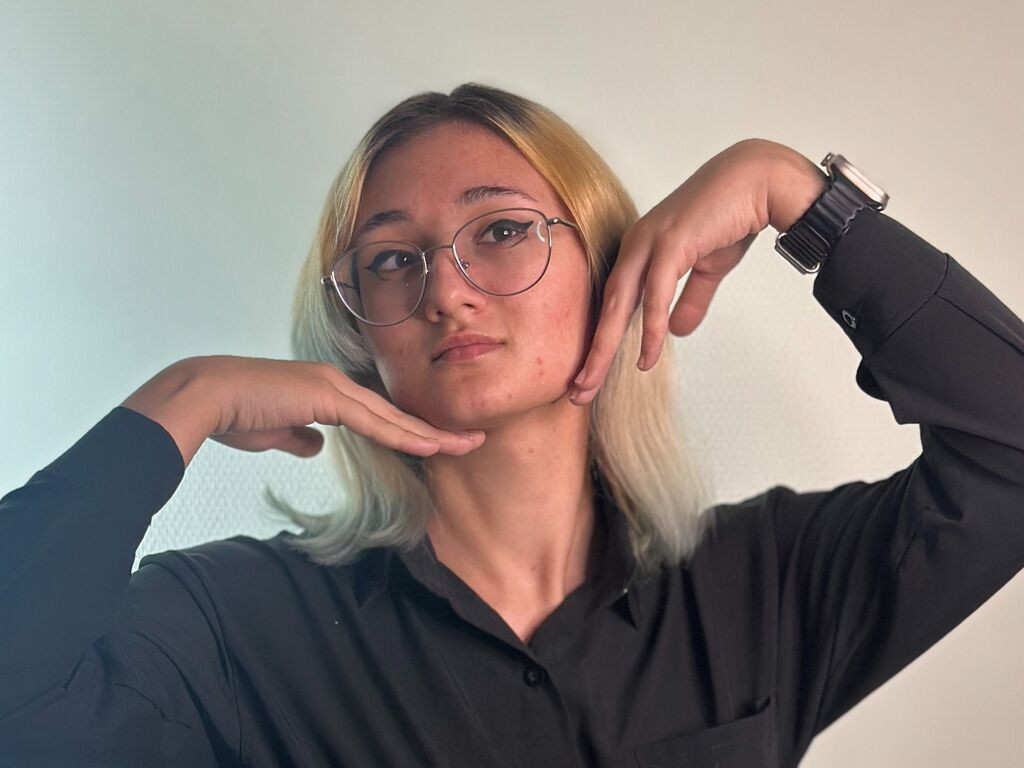 LovieChenaille LiveJasmin