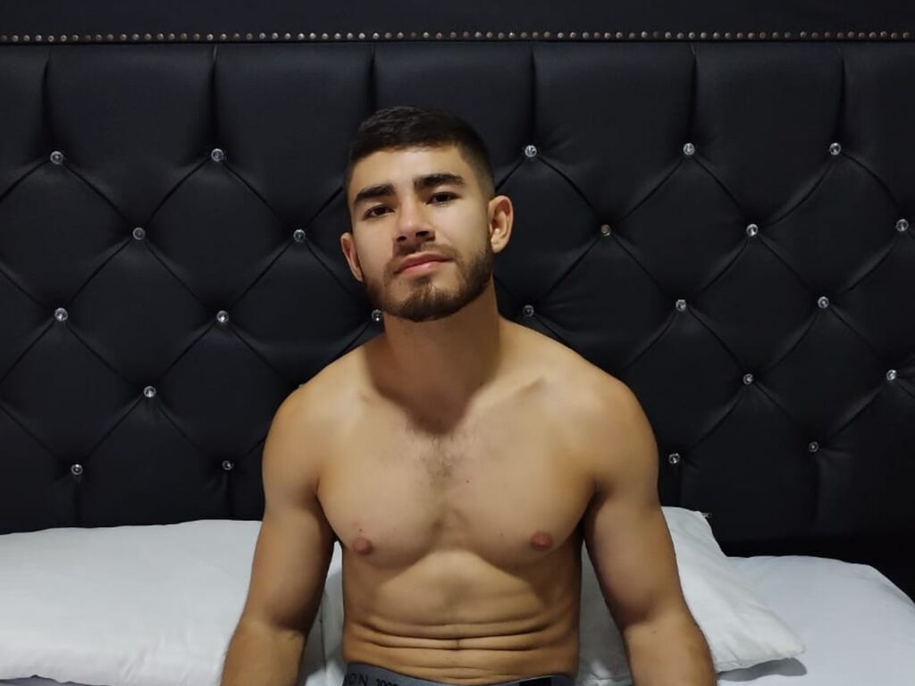 LucaPembroke LiveJasmin