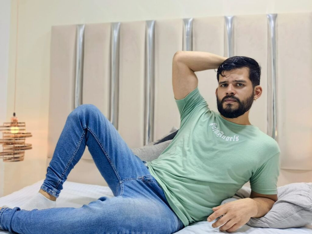 LucasBeaumont LiveJasmin