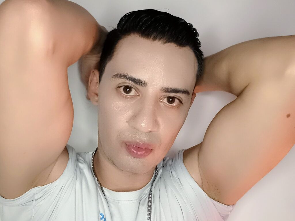 LucianoTorres LiveJasmin