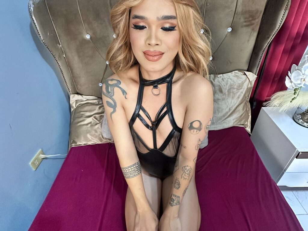 LunaAyumi LiveJasmin