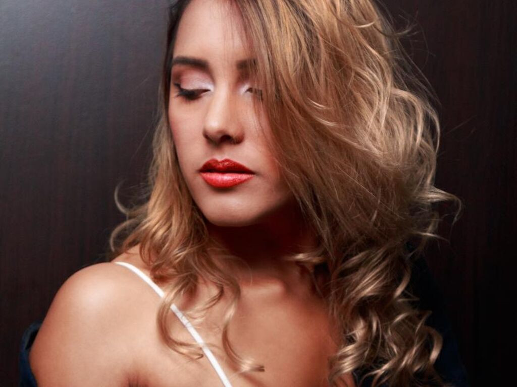 LunaHarts LiveJasmin