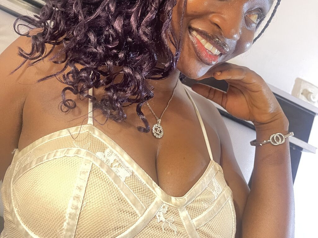 LunaSilhouette LiveJasmin