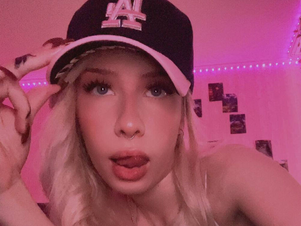 MadalineSensenig Nude