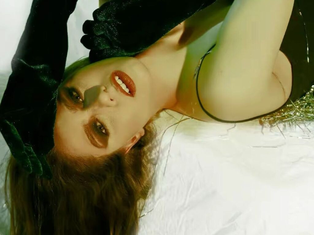 MadeCristine Nude