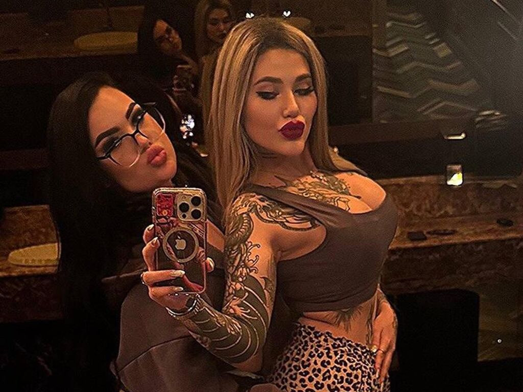 MadinaAndKatrine LiveJasmin