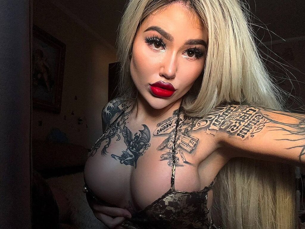 MadinaPinkman LiveJasmin