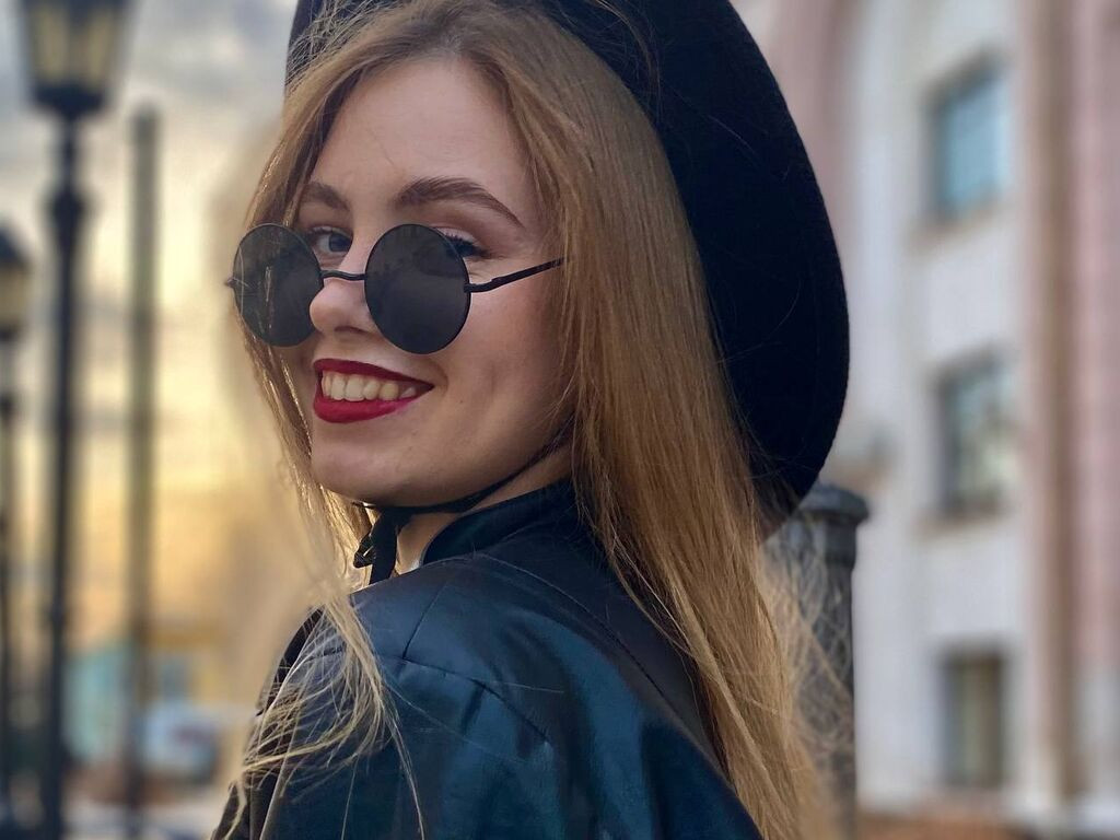 MaiaOshman LiveJasmin