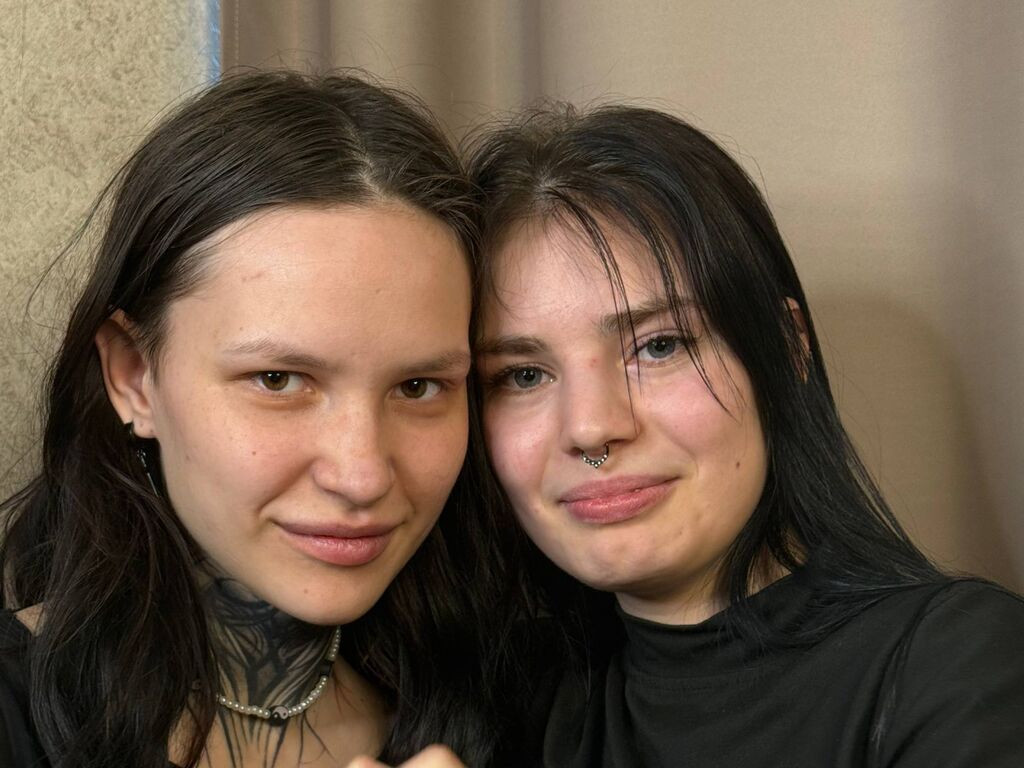 MaryettaAndKenia Nude