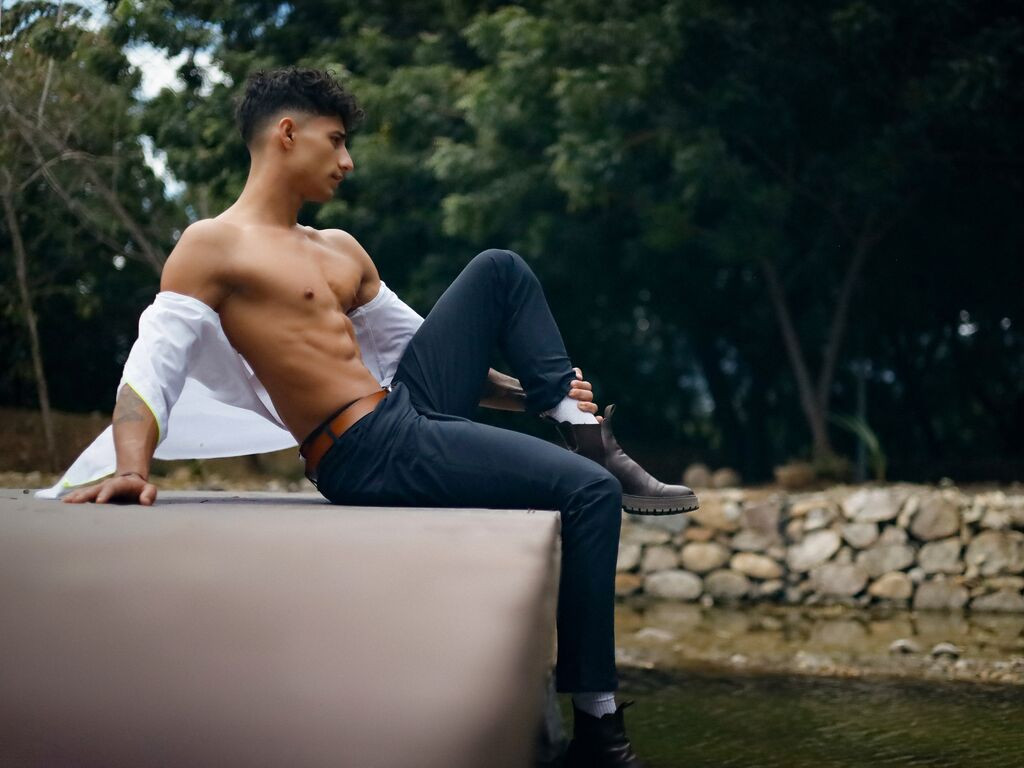 MaximoRomano LiveJasmin