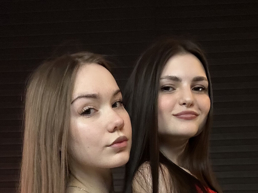 MaybelleAndKayle LiveJasmin