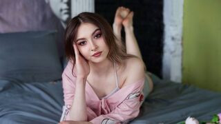 MiaMoonee Cam