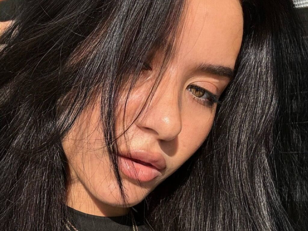 MikaelaRotz LiveJasmin