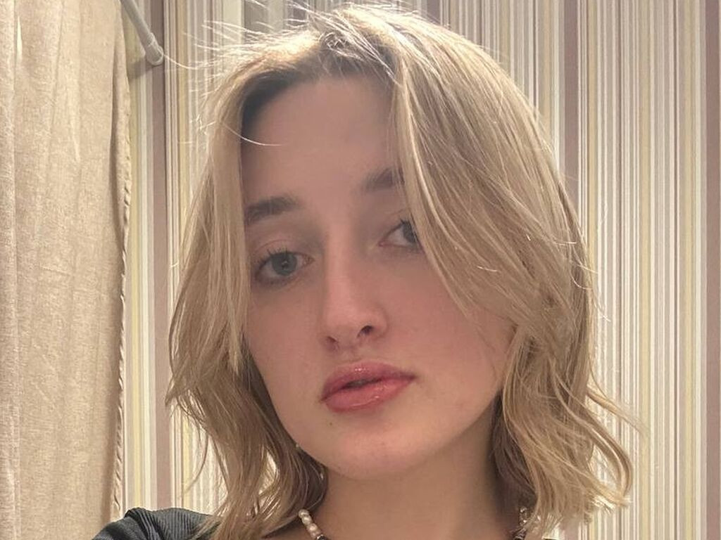 MikkiBartl LiveJasmin