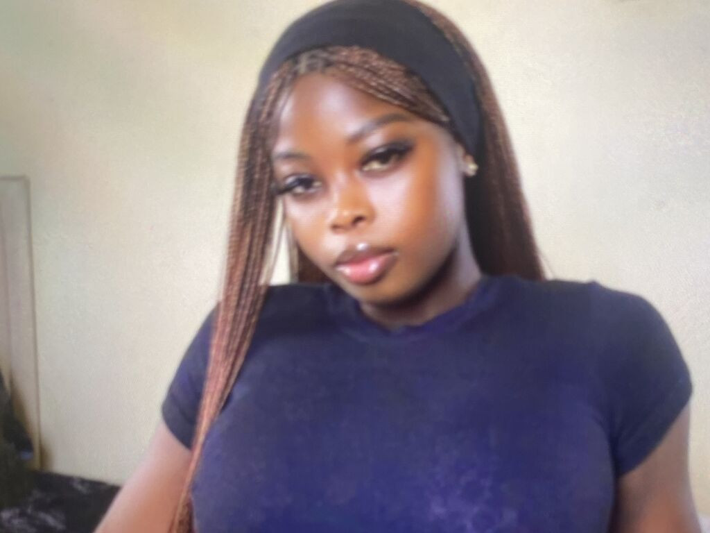 MikkyMiconia Desnudo