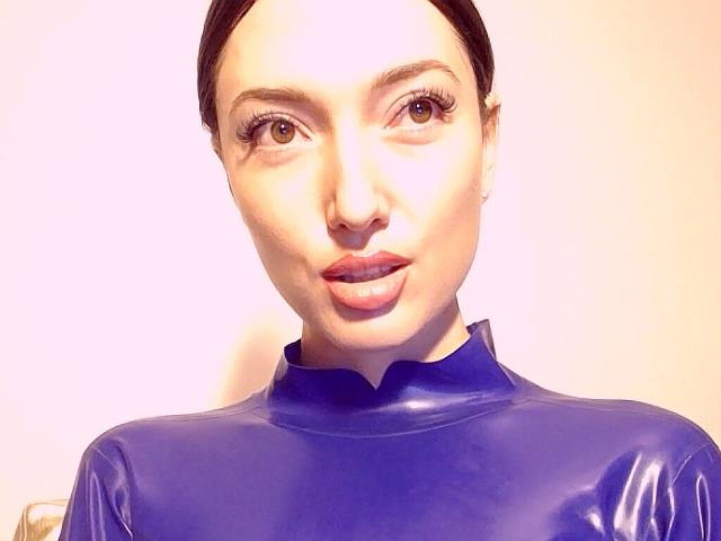 MilenaLatex Nude