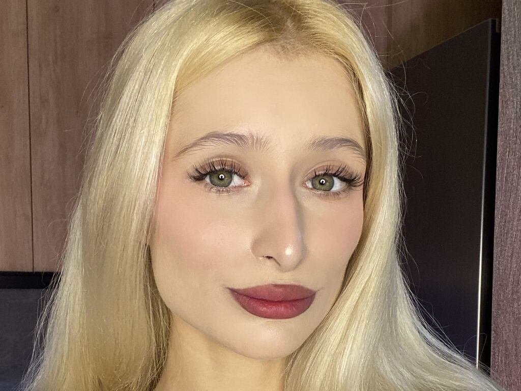 MonicaBarbies LiveJasmin