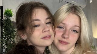 MozelleAndAnnita Cam