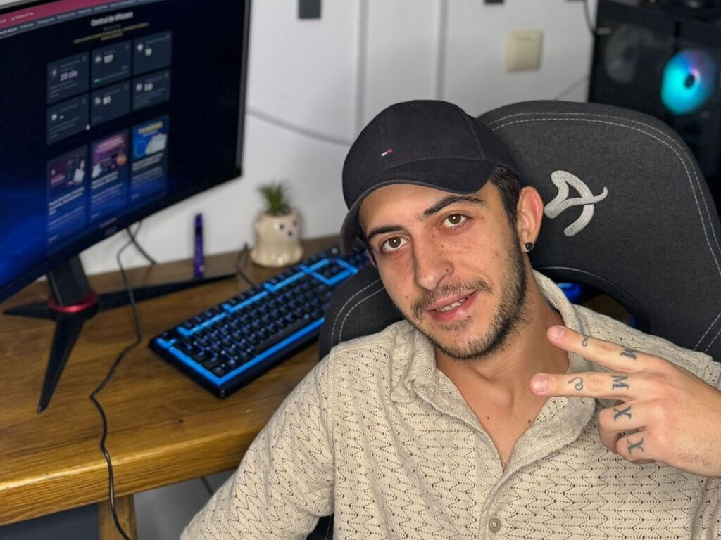 MychaelReina LiveJasmin