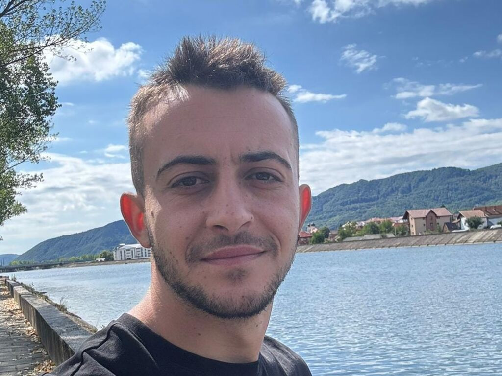 MychaelReina Desnudo