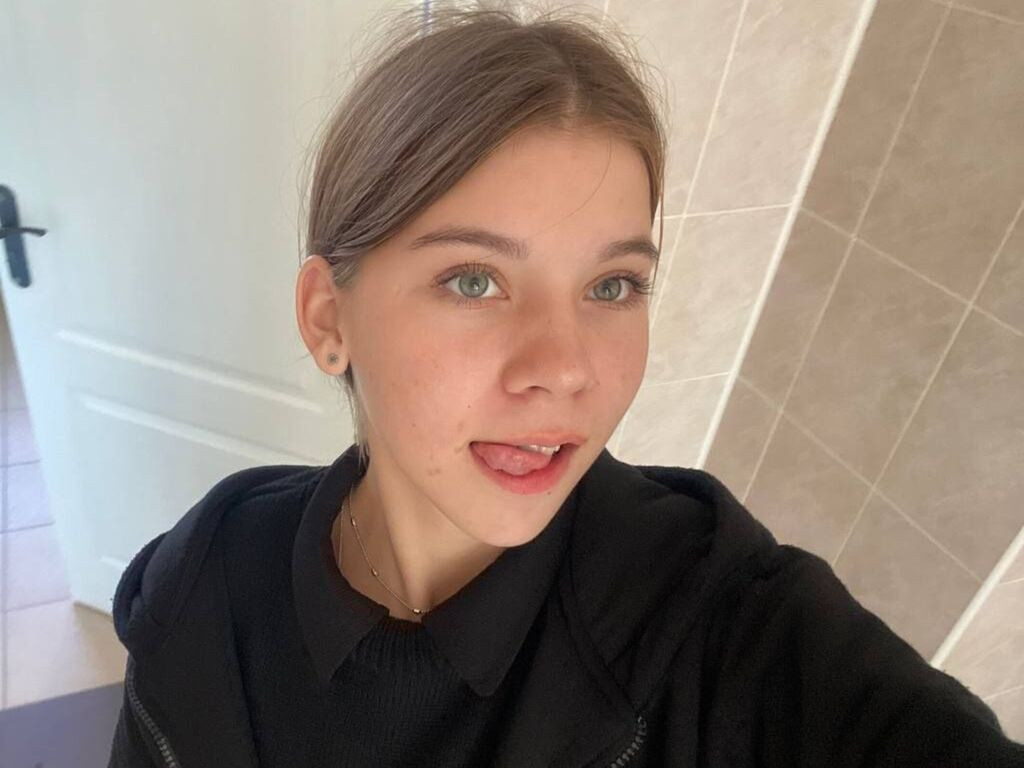 NadineGene LiveJasmin