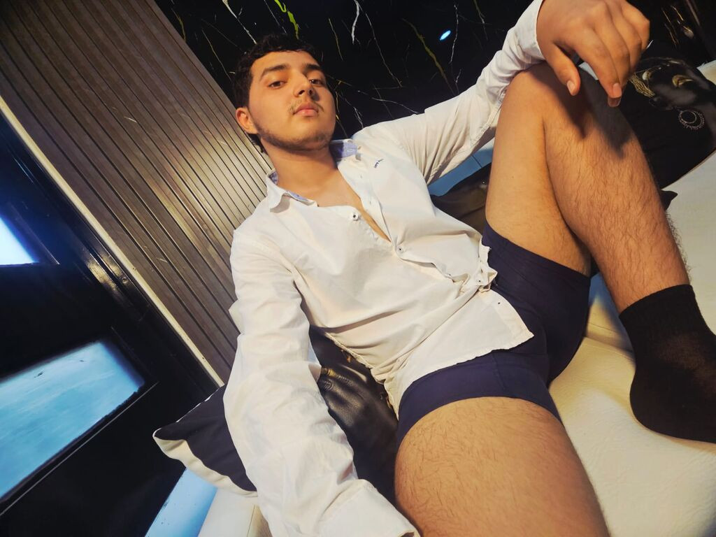 OliverThonsonn Desnudo