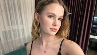 QueenieBurtt Cam
