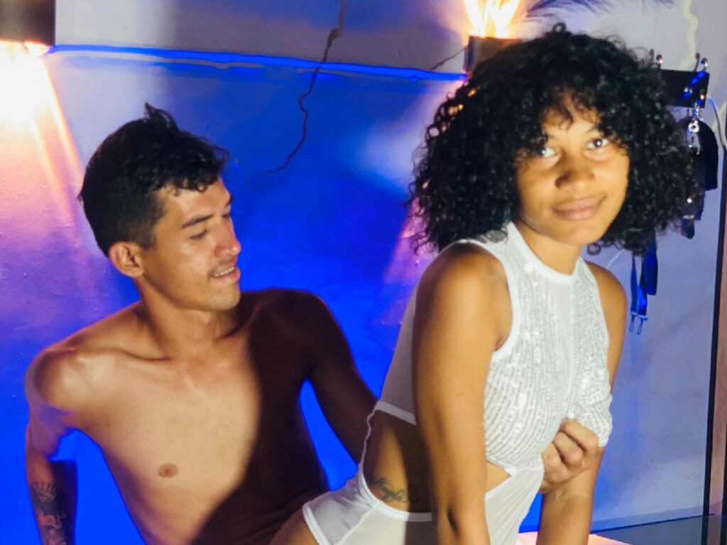 RosaAndEsteban LiveJasmin