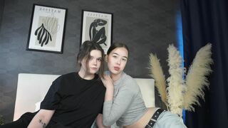 RoxieAndLana Cam