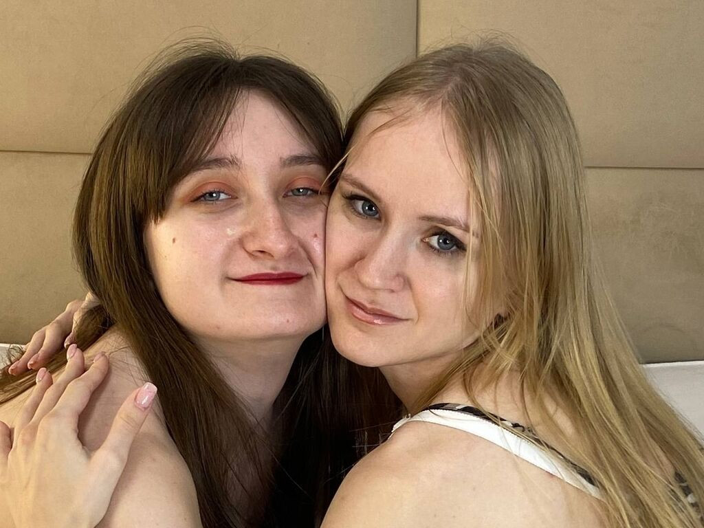 RozellaAndEve LiveJasmin