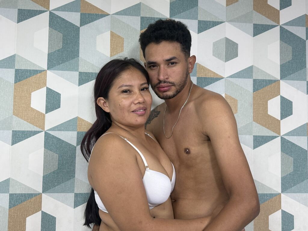 SamyraAndChris LiveJasmin