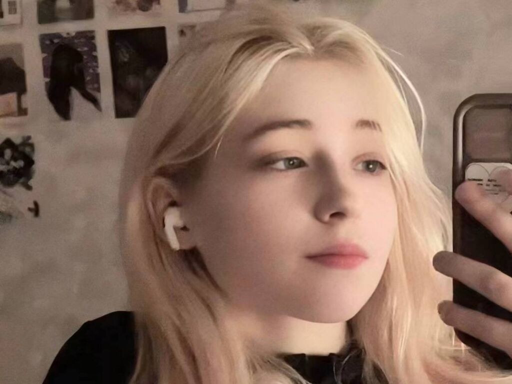 SanoraDumoulin LiveJasmin