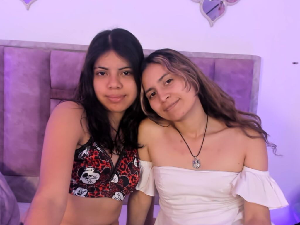 SarahAndTania Nude