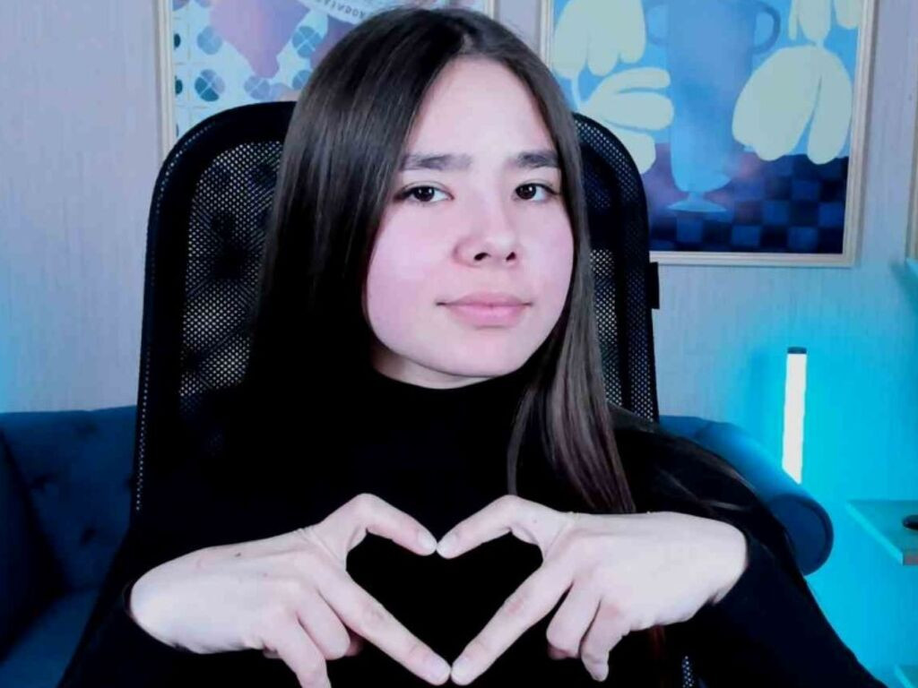 SayaHeartnet LiveJasmin