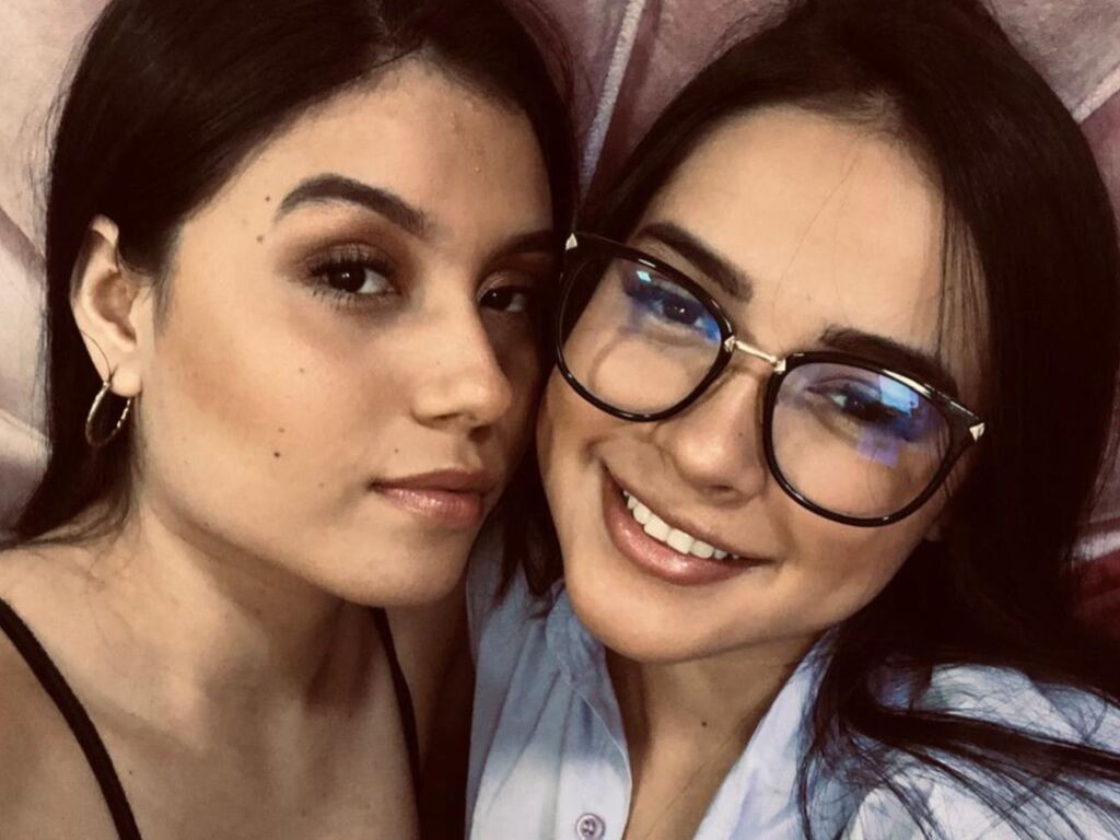 ScarletAndNaomi Nude