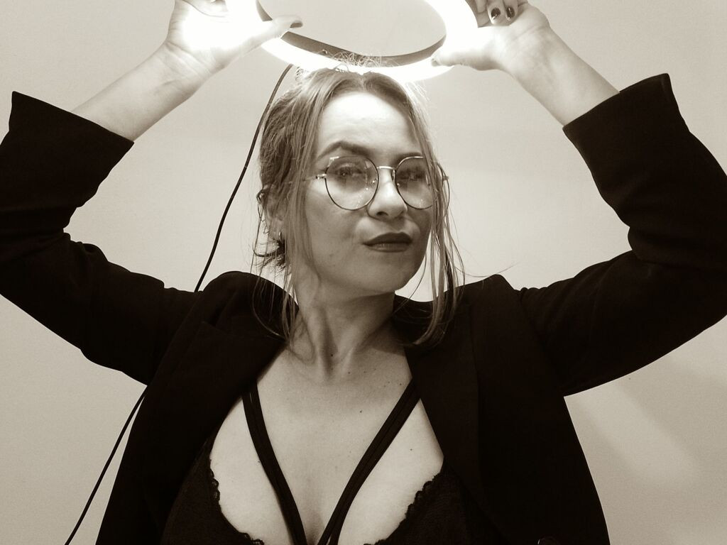 ScarletHanistom LiveJasmin