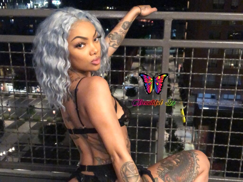 SimoneeMunyun LiveJasmin