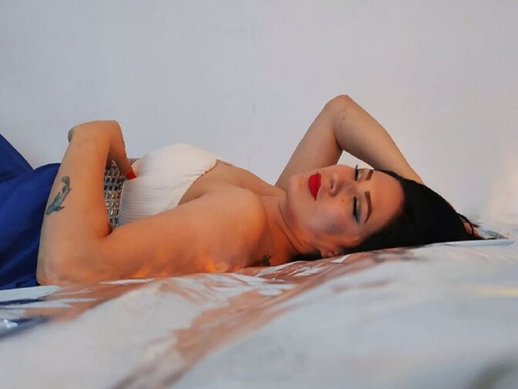 ThamaraRide LiveJasmin