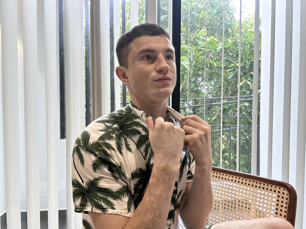 TonnyUnderwoood Desnudo