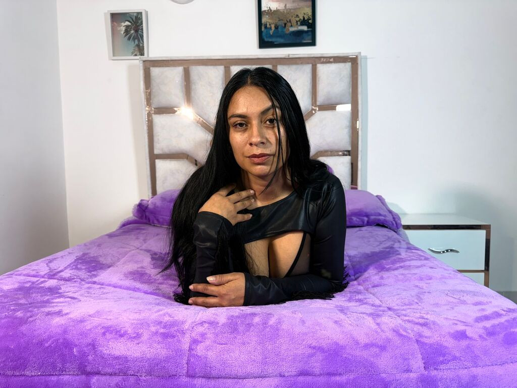 ValentinhaaGrey Nude