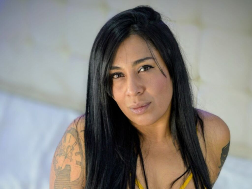 XiomaraCasydi LiveJasmin