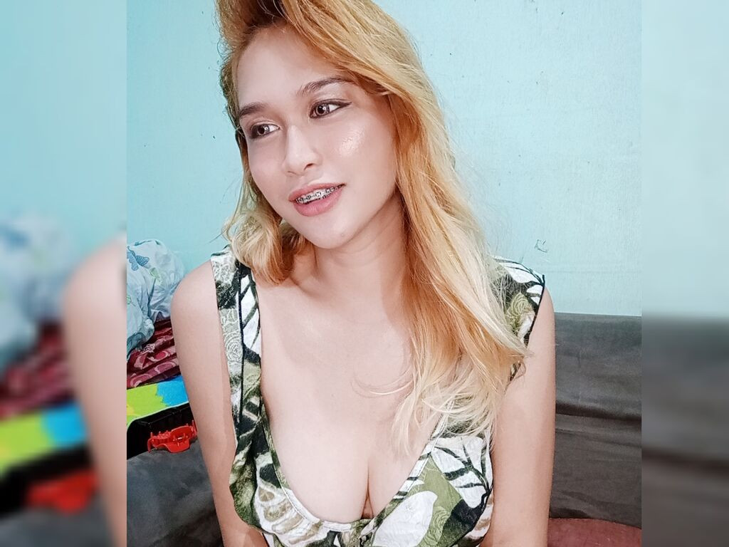 YomeeStone Nude